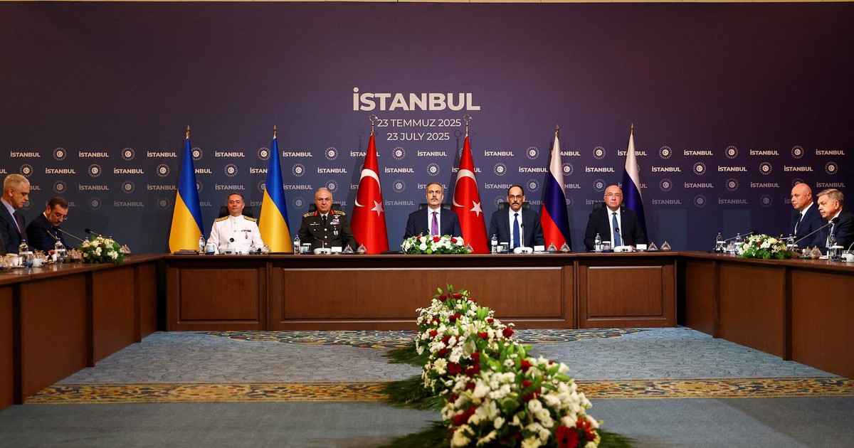 Chiến sự Ukraine ng&agrave;y 1.297: Đ&agrave;m ph&aacute;n h&ograve;a b&igrave;nh với Ukraine tạm dừng