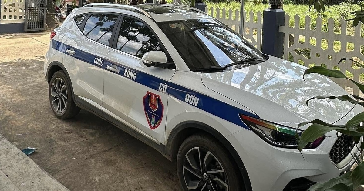 Xe d&aacute;n decal na n&aacute; xe CSGT &#039;b&atilde;o mạng&#039;: Tr&ograve; vui tiềm ẩn rủi ro giao th&ocirc;ng