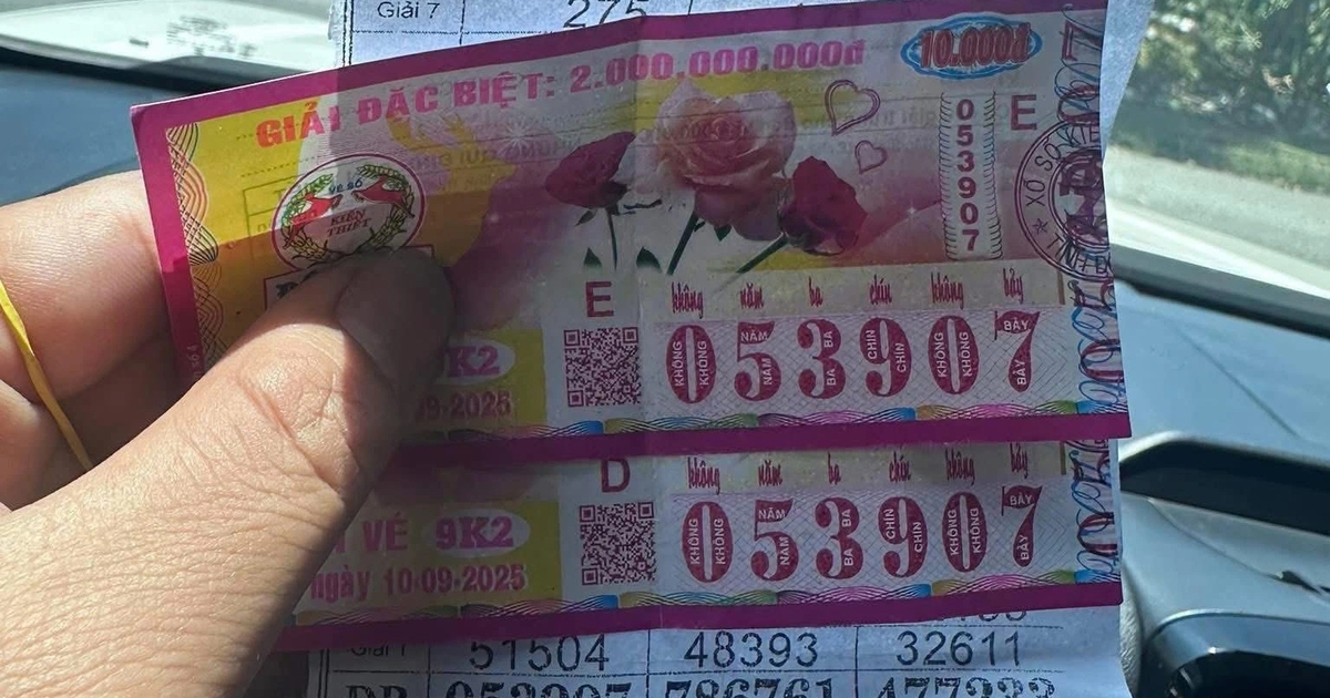 Cụ &ocirc;ng 70 tuổi ở gầm cầu tr&uacute;ng độc đắc xổ số miền Nam, lấy tiền trả nợ