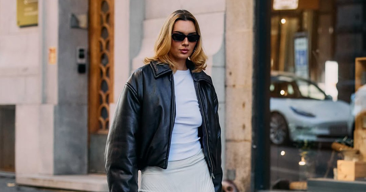 Áo thun trắng hoàn hảo luôn hiện hữu trong mùa thu này