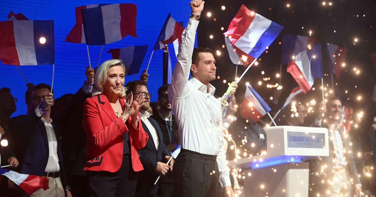 Đ&ograve;n bẩy cho phe cực hữu tại Ph&aacute;p