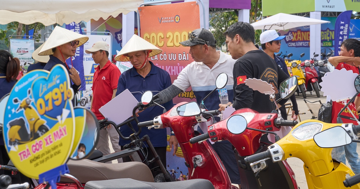 Các hãng xe máy điện triển khai tủ đổi pin, người dùng hưởng lợi