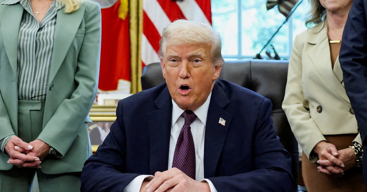 &Ocirc;ng Trump đ&ograve;i tờ The New York Times bồi thường 15 tỉ USD v&igrave; bị phỉ b&aacute;ng