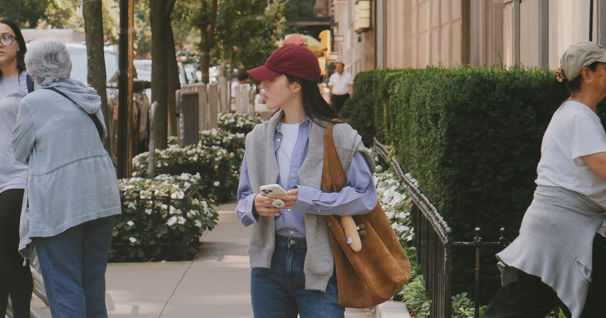 Kiểu áo khoác đẹp nhất khi mặc cùng quần jeans xanh