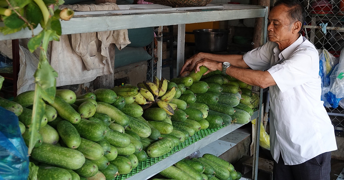Bếp cơm từ thiện giúp lao động nghèo