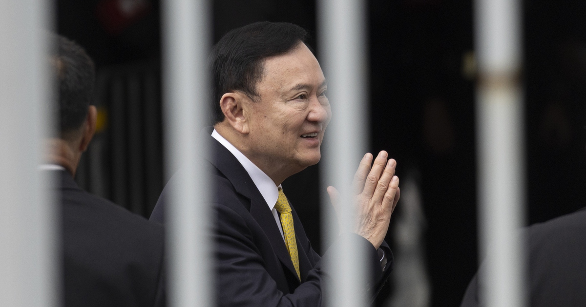 Th&aacute;i Lan b&aacute;c tin &ocirc;ng Thaksin mua pizza đ&atilde;i cả trại giam