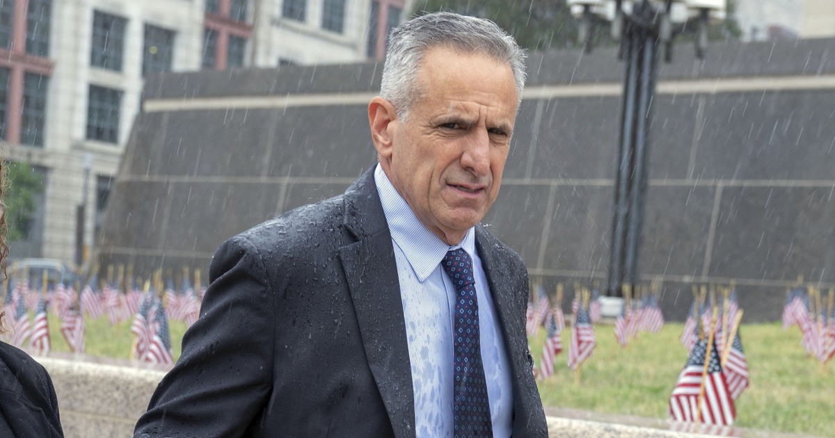 Đ&ocirc; đốc về hưu Hải qu&acirc;n Mỹ l&atilde;nh &aacute;n 6 năm t&ugrave; v&igrave; nhận hối lộ