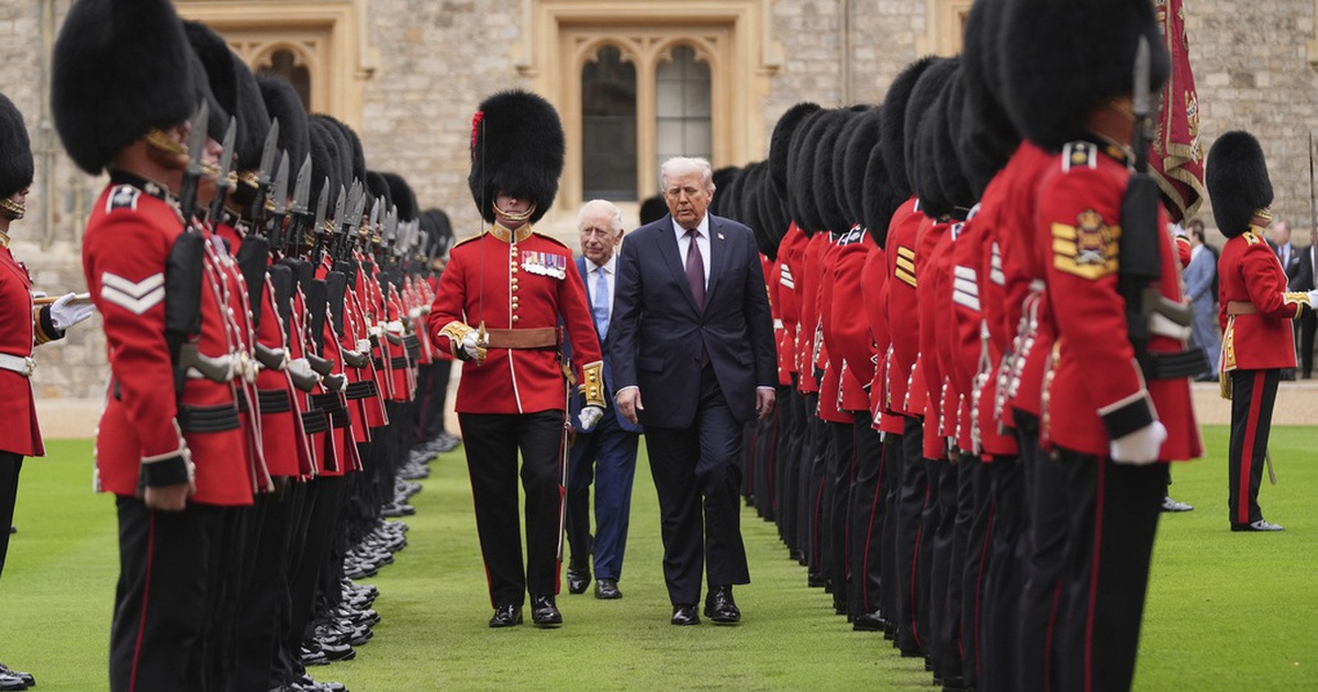Ch&ugrave;m ảnh: Ho&agrave;ng gia Anh long trọng đ&oacute;n Tổng thống Trump tại L&acirc;u đ&agrave;i Windsor