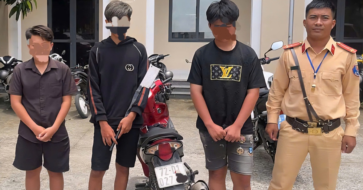 CSGT TP.HCM bắt giữ 3 thiếu ni&ecirc;n cầm m&atilde; tấu đến trường học hẹn đ&aacute;nh nhau