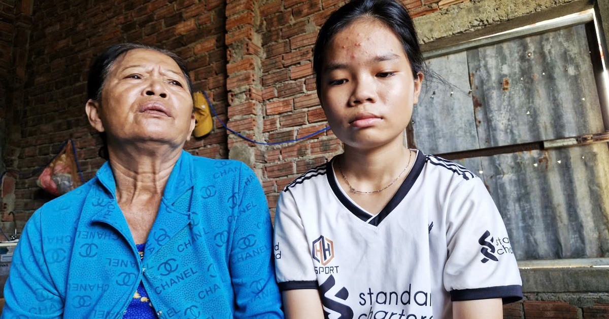 13 năm m&ograve;n mỏi chờ mẹ, b&eacute; g&aacute;i khao kh&aacute;t một lần được gặp lại