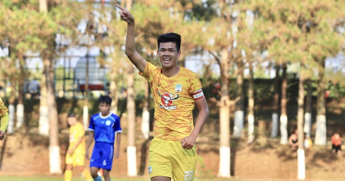 Chuyện chưa kể về 'cây sào' Quang Kiệt cao gần 2 m của đội tuyển Việt Nam