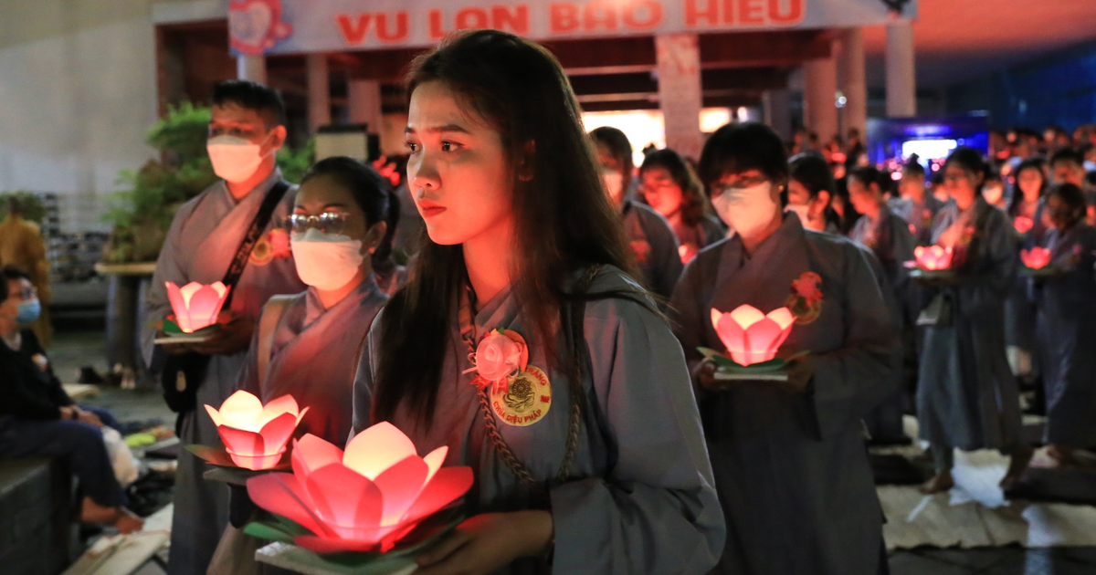 Vu lan 2025: C&aacute;c ch&ugrave;a TP.HCM l&agrave;m lễ b&ocirc;ng hồng c&agrave;i &aacute;o, thả hoa đăng ng&agrave;y n&agrave;o?