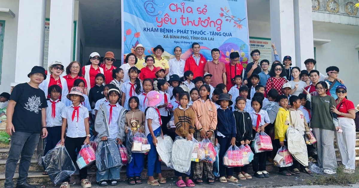 Khám bệnh, tặng quà cho bà con và học sinh xã Bình Phú - Gia Lai