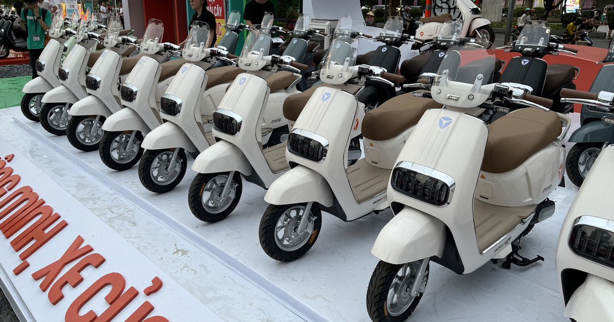 Người Việt dần từ bỏ xe xăng, tăng mua xe máy điện
