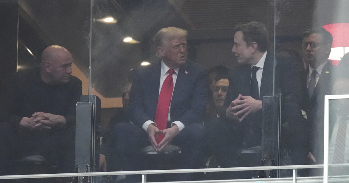 Tổng thống Trump v&agrave; tỉ ph&uacute; Elon Musk t&aacute;i ngộ