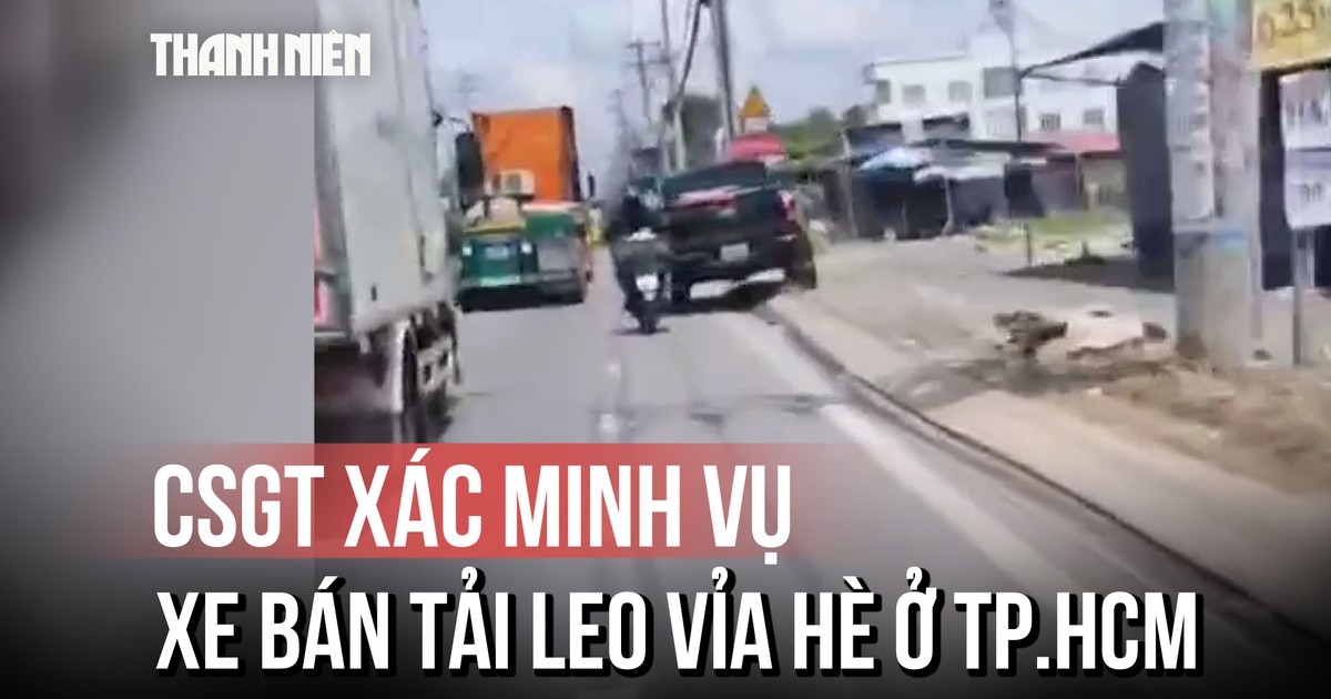 CSGT vào cuộc xác minh vụ xe bán tải leo vỉa hè ở TP.HCM
