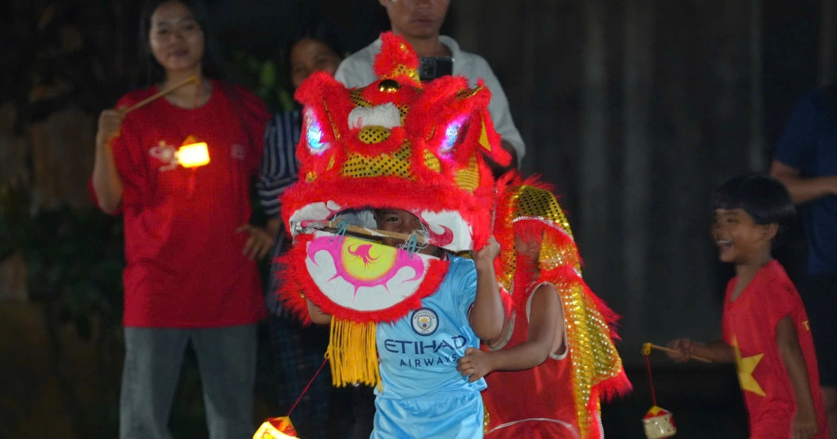 Đ&ecirc;m trung thu giữa đại ng&agrave;n Trường Sơn: H&agrave;nh tr&igrave;nh băng rừng đến với v&ugrave;ng bi&ecirc;n