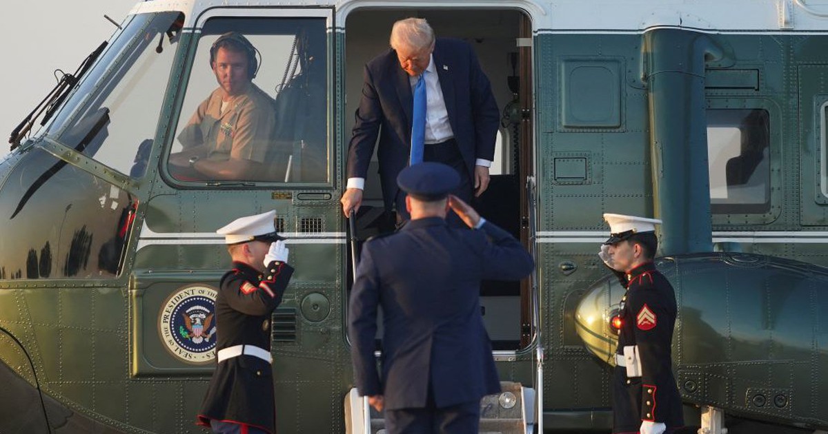 Truy tố người chiếu laser v&agrave;o trực thăng Marine One sắp chở Tổng thống Trump