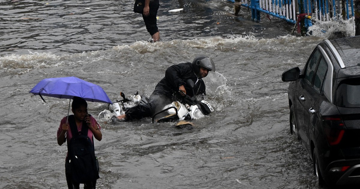 Ấn Độ hứng chịu mưa lớn kỷ lục, nhiều người chết
