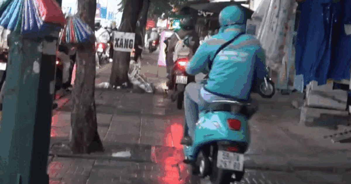 Tra cứu danh s&aacute;ch 201 xe m&aacute;y đi tr&ecirc;n vỉa h&egrave; bị CSGT H&agrave;ng Xanh phạt nguội