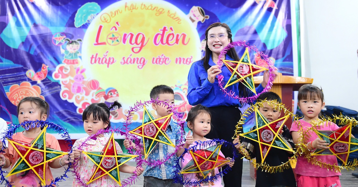 Mang trung thu đến làng Nủ thắp sáng ước mơ cho các em thiếu nhi