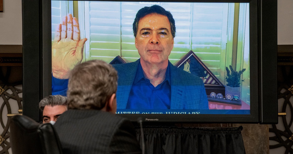 Cựu Gi&aacute;m đốc FBI James Comey bị truy tố h&igrave;nh sự