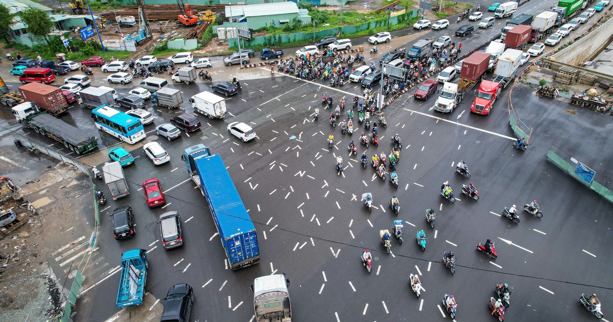 Sở X&acirc;y dựng: Vạch kẻ đường, biển b&aacute;o ở TP.HCM r&otilde; r&agrave;ng, đ&uacute;ng quy chuẩn