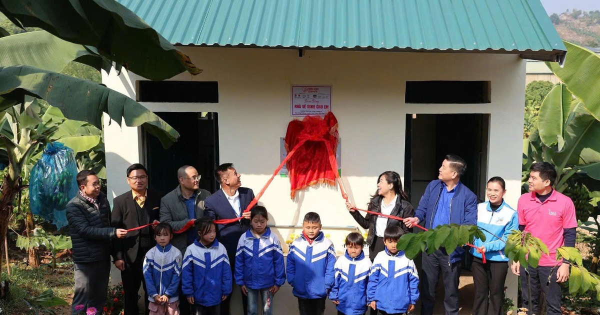 Nh&agrave; vệ sinh đạt chuẩn: H&agrave;nh tr&igrave;nh mang sự đổi thay đến v&ugrave;ng cao