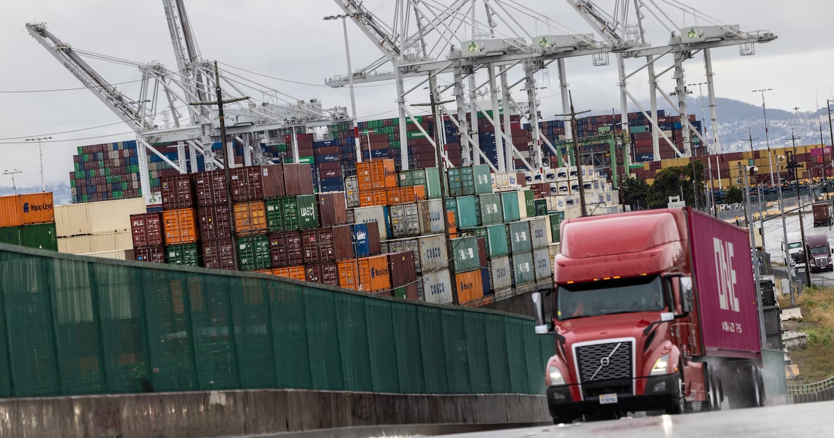 Mỹ &aacute;p loạt thuế mới l&ecirc;n xe tải, nội thất v&agrave; dược phẩm