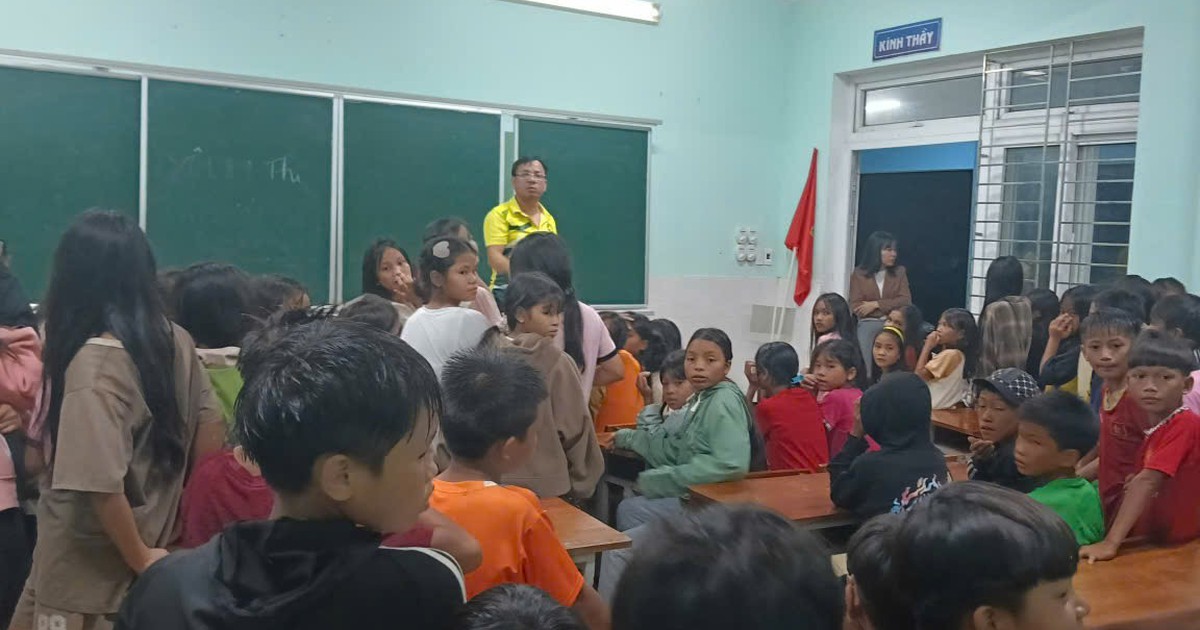 Trường miền núi Đà Nẵng ứng phó bão số 10: Giữ an toàn tuyệt đối cho học trò