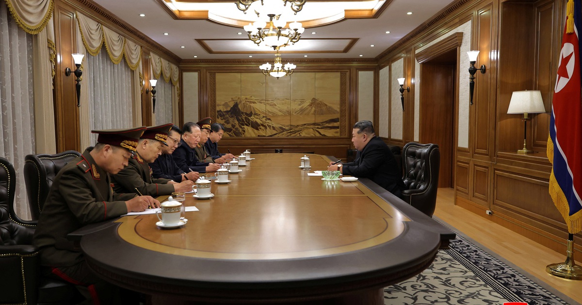 &Ocirc;ng Kim Jong-un chỉ đạo truy r&egrave;n &#039;l&aacute; chắn v&agrave; thanh kiếm&#039; hạt nh&acirc;n