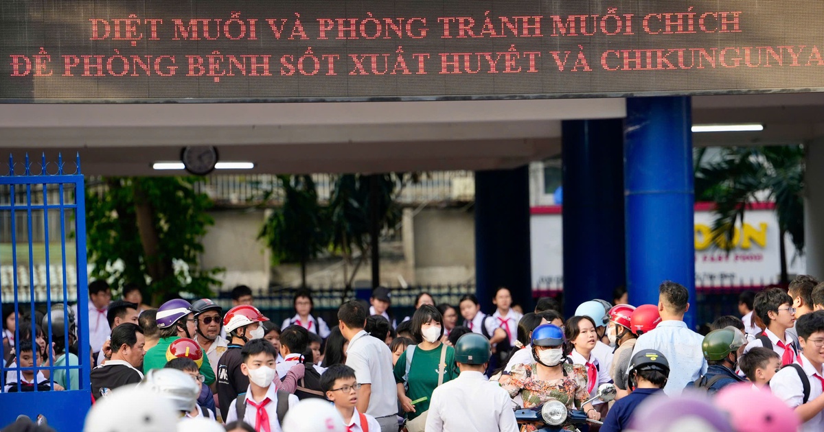 Đóng tiền mua tivi, máy chiếu, rèm cửa trong lớp, không biên lai, có đúng quy định?