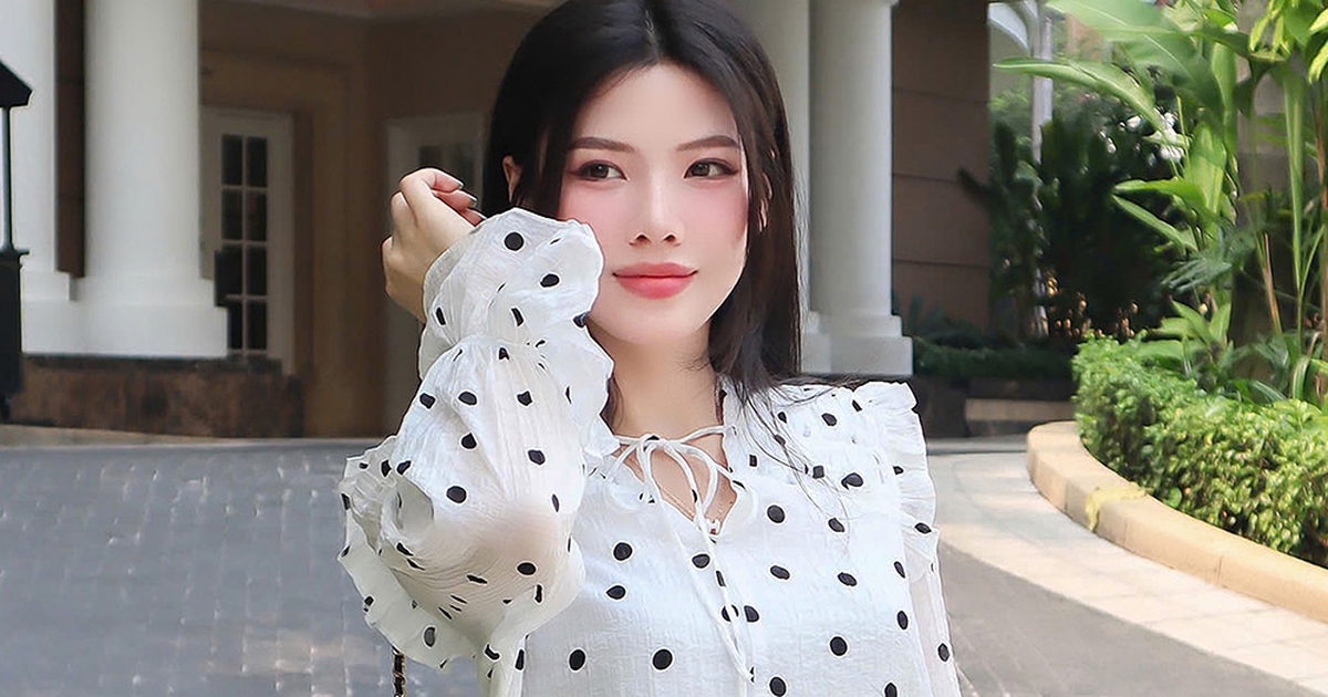 Trang phục chấm bi giúp nàng trở thành tâm điểm mọi ánh nhìn