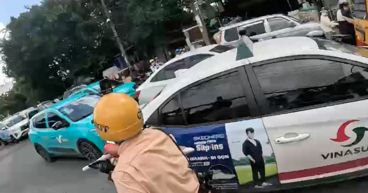 CSGT thần tốc mở đường cứu thai phụ đau bụng dữ dội đi cấp cứu