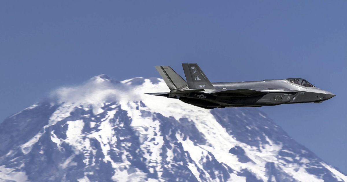 Sau t&agrave;u chiến, Mỹ triển khai 10 chiến đấu cơ t&agrave;ng h&igrave;nh F-35 đến Caribbean