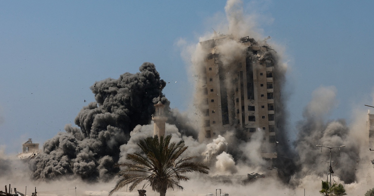 Israel đ&aacute;nh sập t&ograve;a nh&agrave; ở Gaza, &ocirc;ng Trump n&oacute;i c&oacute; th&ecirc;m con tin chết