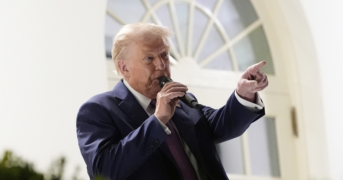 &Ocirc;ng Trump dọa bắn chiến đấu cơ, Venezuela k&ecirc;u gọi đối thoại