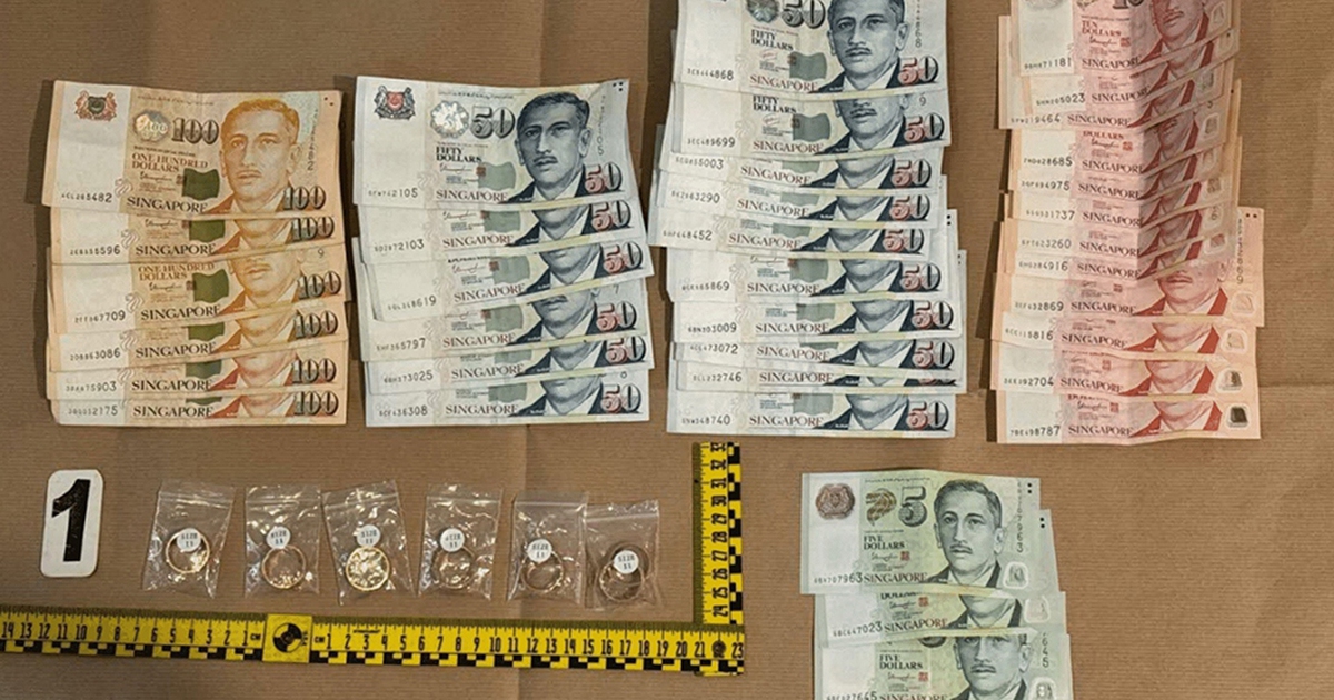 Giả dạng du kh&aacute;ch gặp kh&oacute; khăn để lừa đảo