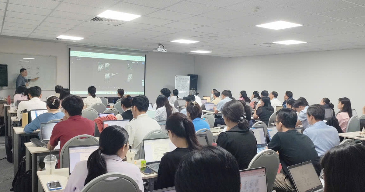 'Cơn sốt' học AI: Lo ngại 'vàng thau lẫn lộn'