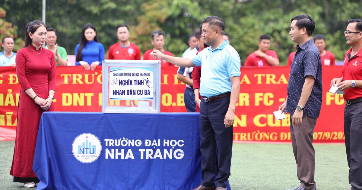 Sân cỏ Trường ĐH Nha Trang rộn ràng giải bóng đá vì nhân dân Cuba