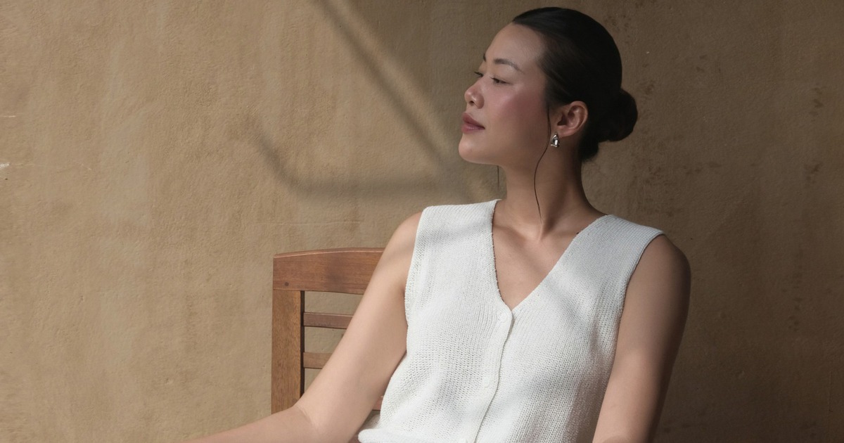 Chân váy dài họa tiết, nét đẹp cổ điển bừng sáng từ công sở đến đường phố