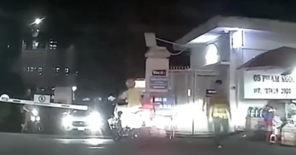 Khoảnh khắc CSGT mở đường đưa thai phụ vỡ ối đi sinh nhận &#039;triệu tim&#039;