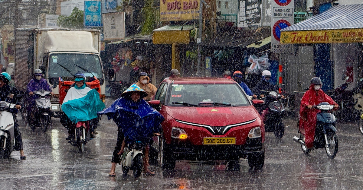 Thời tiết TP.HCM: V&igrave; sao li&ecirc;n tục c&oacute; mưa lớn từ giữa trưa?