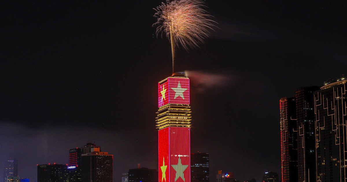 Saigon Marina IFC rực rỡ đêm pháo hoa với công nghệ ánh sáng hàng đầu thế giới