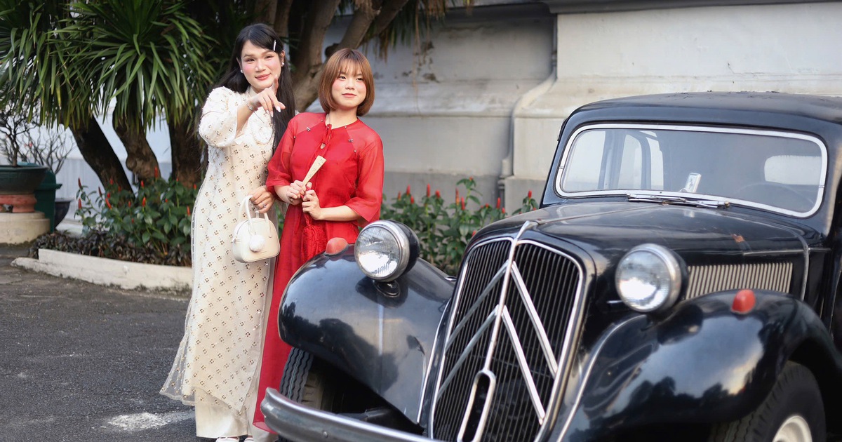 Rủ nhau chụp ảnh tết từ sáng sớm để tránh cảnh đông nghẹt người