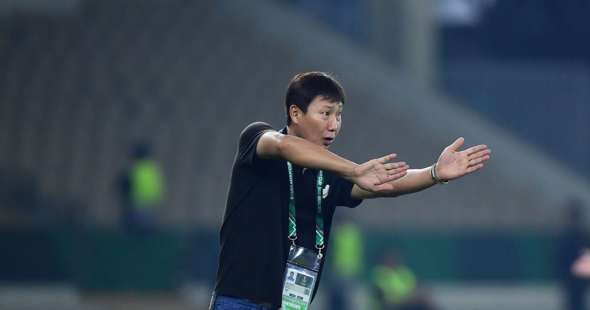 Ngả mũ thán phục đẳng cấp HLV Kim Sang-sik