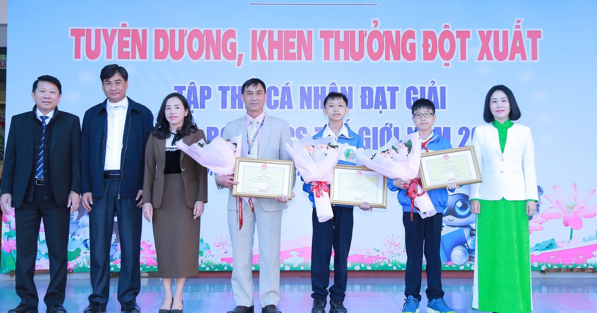 Lâm Đồng thưởng 'nóng' 2 học sinh đoạt huy chương vàng World Robot Contest Final 2025
