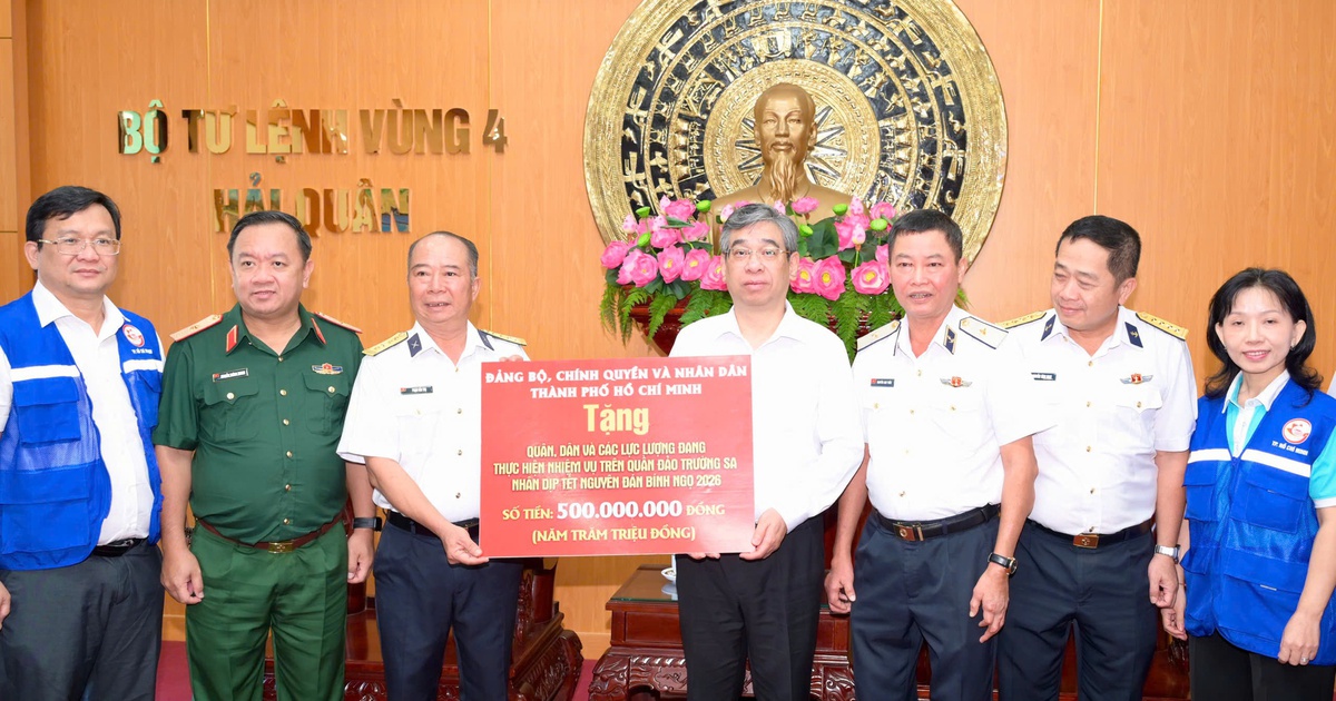 Lãnh đạo TP.HCM tặng quà tết cho quân, dân, các lực lượng ở đặc khu Trường Sa