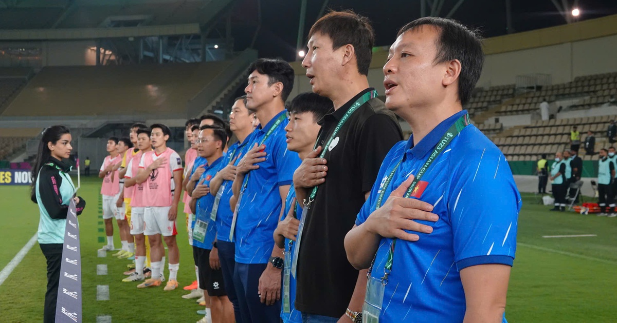 Báo chí Hàn Quốc khen HLV Kim Sang-sik 'dùng người táo bạo, chiến thắng như phép màu'