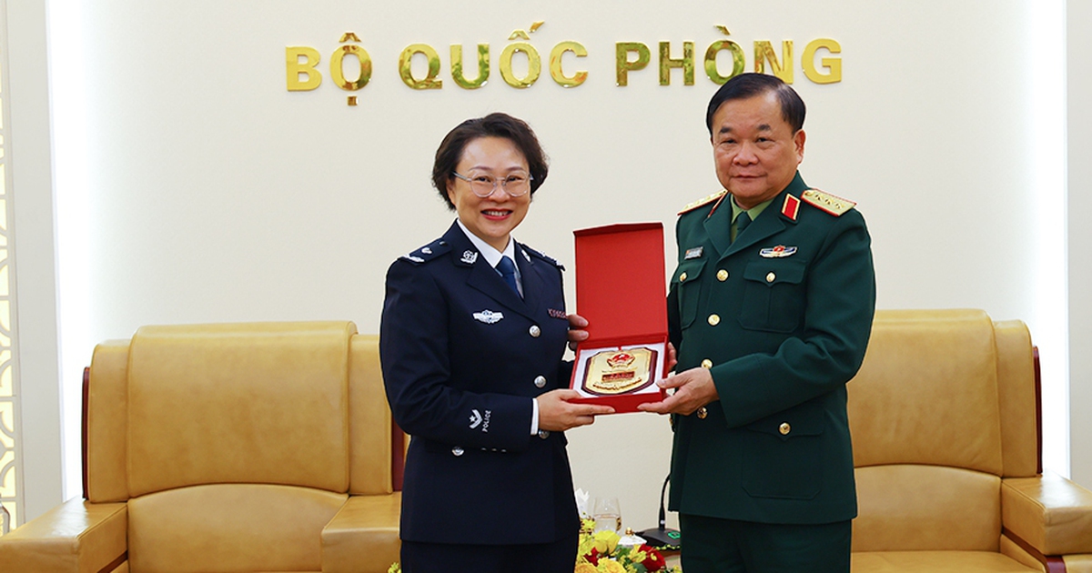 Thượng tướng Hoàng Xuân Chiến tiếp Tham tán Cảnh vụ Trung Quốc